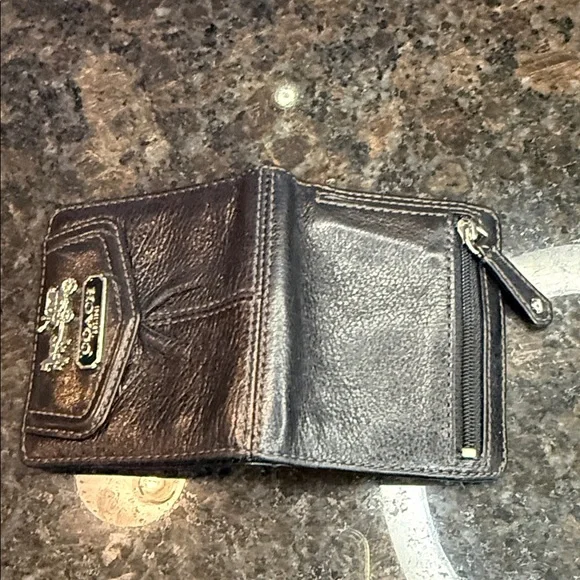 Vintage Coach Black Leather Wallet with Silver Accents - Picture 7 of 10